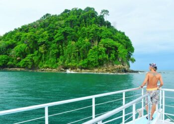 Catamaran Tour in Manuel Antonio